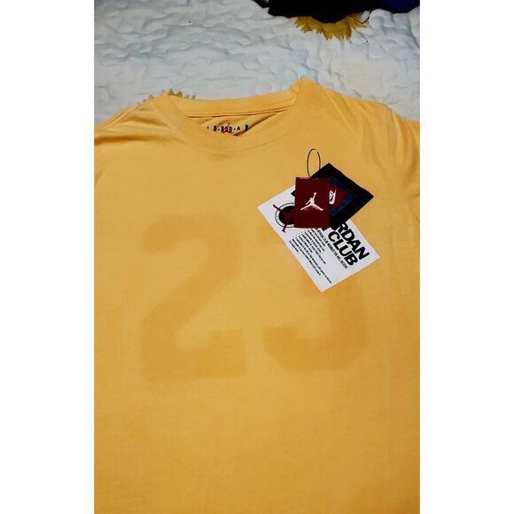 NWOT UNISEX NIKE JORDAN JUMPMAN CLUB TSHIRT - Picture 2 of 4